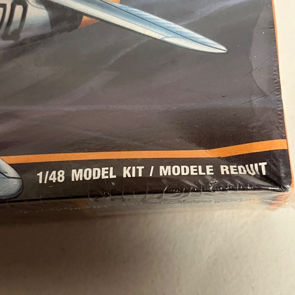 AMT Ertl P-47D Thunderbolt Model Plane Kit 1:48 scale Model 8886 1990 Sealed Box - Picture 10 of 11